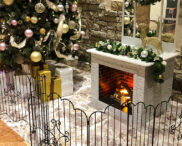 暖炉風ディスプレイのクリスマス装飾